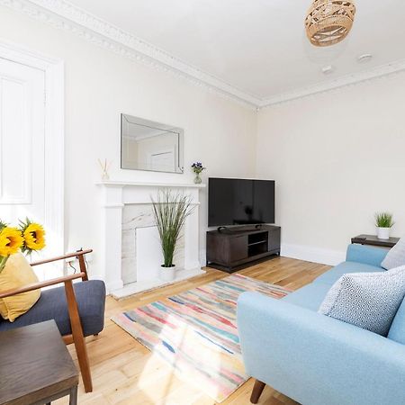 2 Bedroom Apartment On Peebles High Street מראה חיצוני תמונה