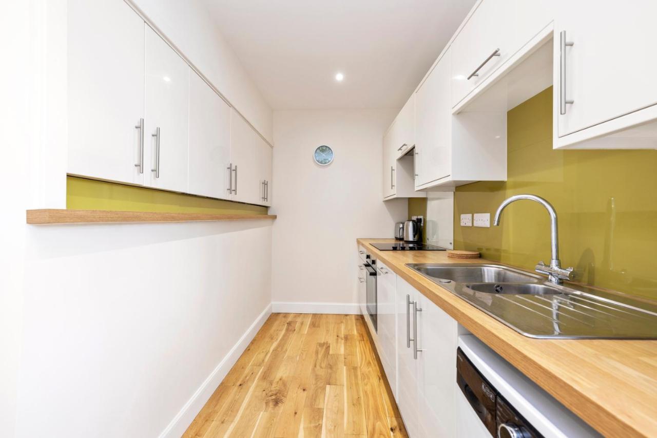 2 Bedroom Apartment On Peebles High Street מראה חיצוני תמונה
