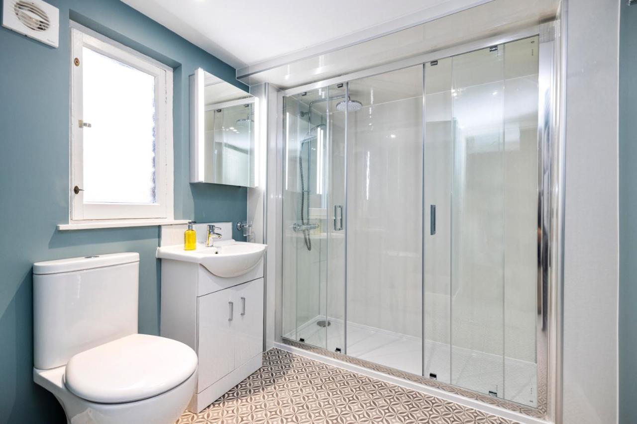 2 Bedroom Apartment On Peebles High Street מראה חיצוני תמונה