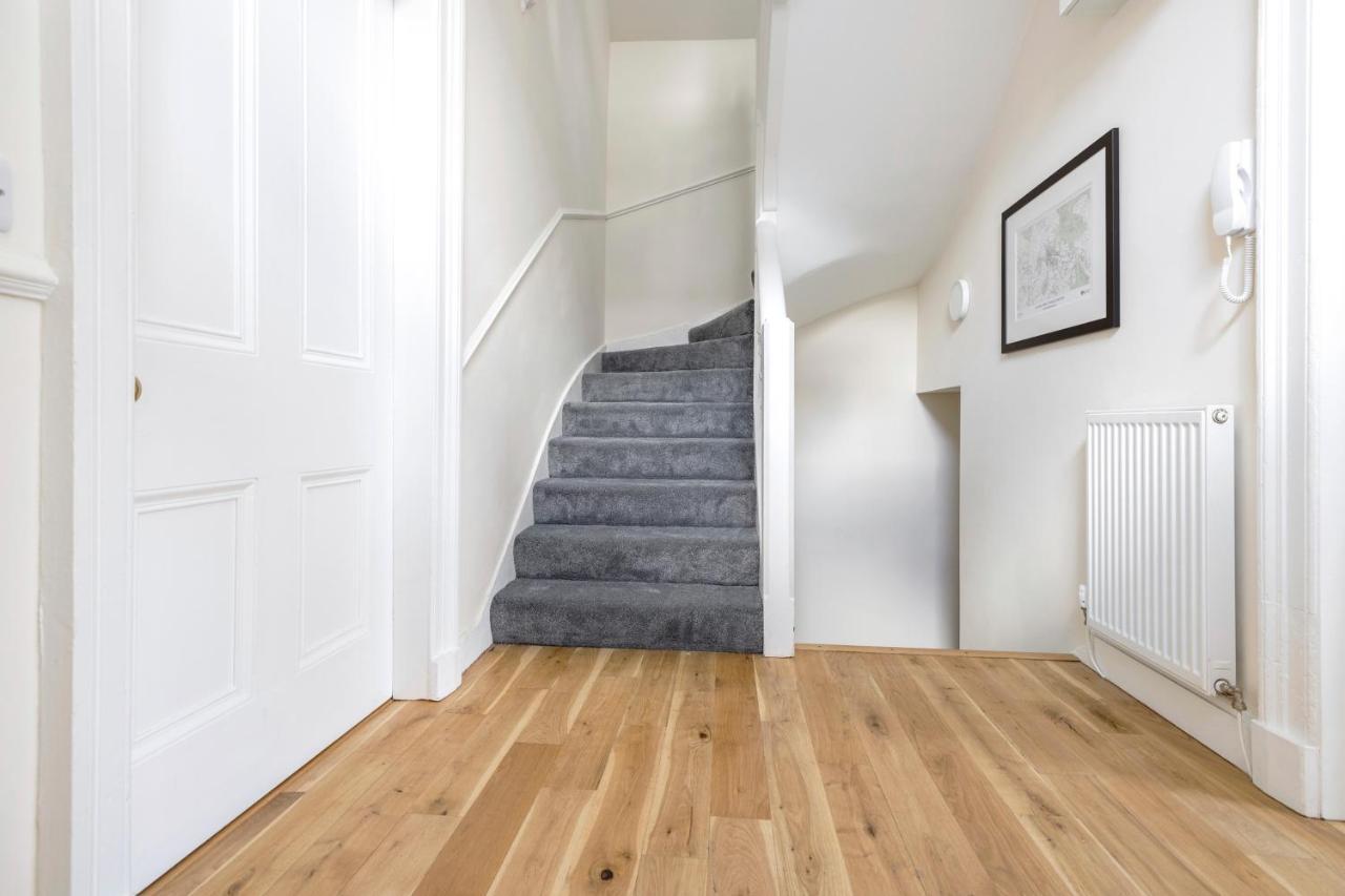 2 Bedroom Apartment On Peebles High Street מראה חיצוני תמונה