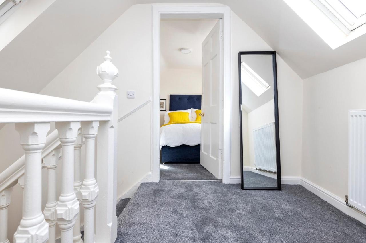 2 Bedroom Apartment On Peebles High Street מראה חיצוני תמונה